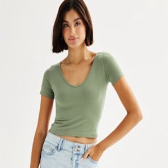 SO Tops - SO Olive Green V-Neck Short Sleeve Tee Women’s/Juniors Size XL NWT